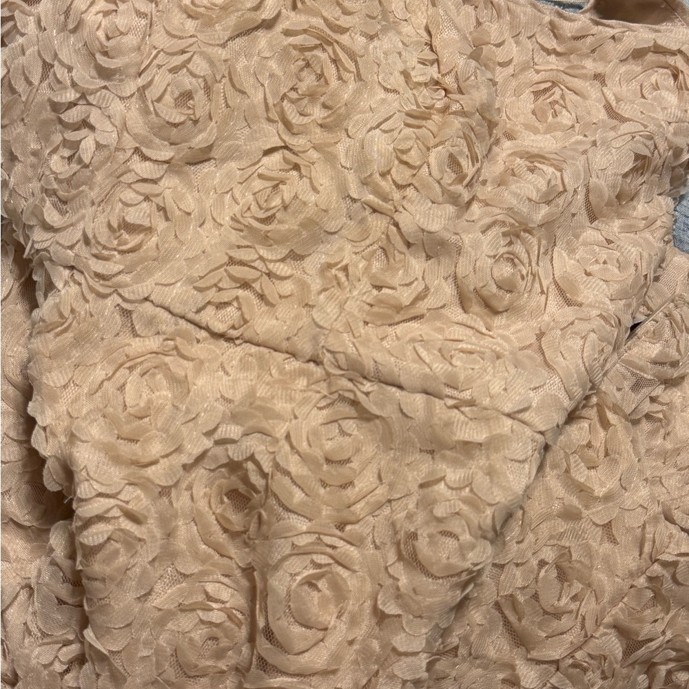 Elegant One-Shoulder Flower Dress in Cream - Picture 6 of 8